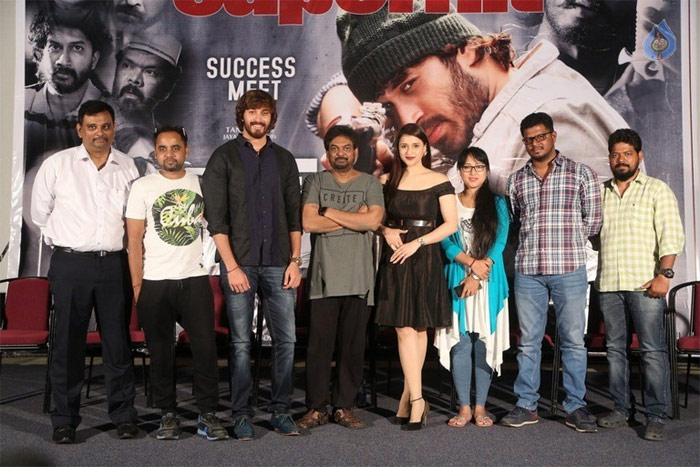 puri jagannadh,rogue success meet,ishan,rogue success meet details,mannara chopra  కొత్త వాళ్ళతో వర్క్ చేస్తే పూరికి కిక్కొస్తాదట!